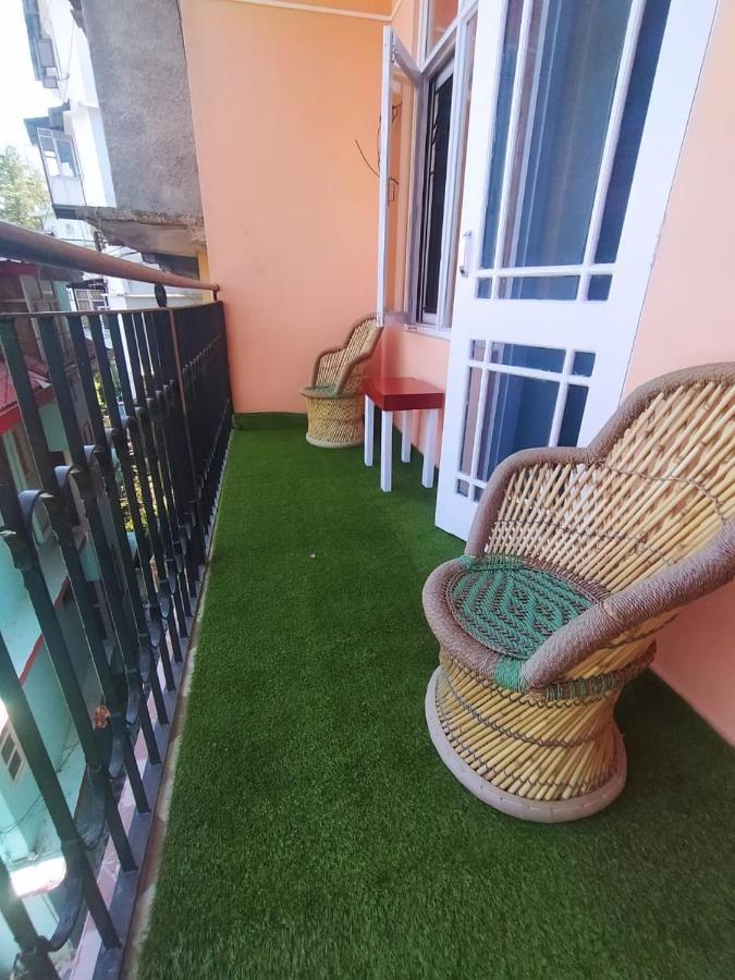 Deluxe Homestay Apartments With Kitchen In 심라 외부 사진