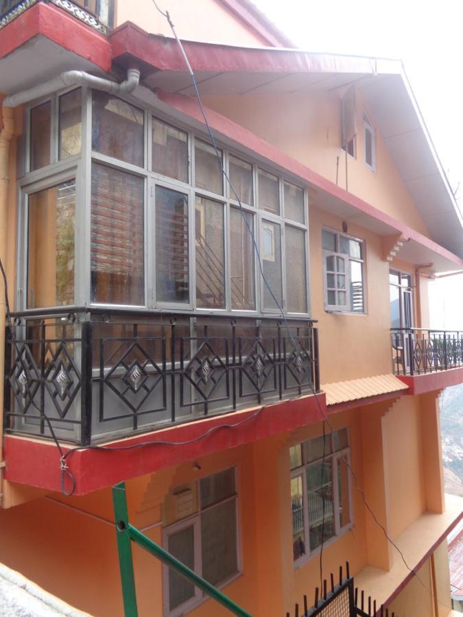 Deluxe Homestay Apartments With Kitchen In 심라 외부 사진