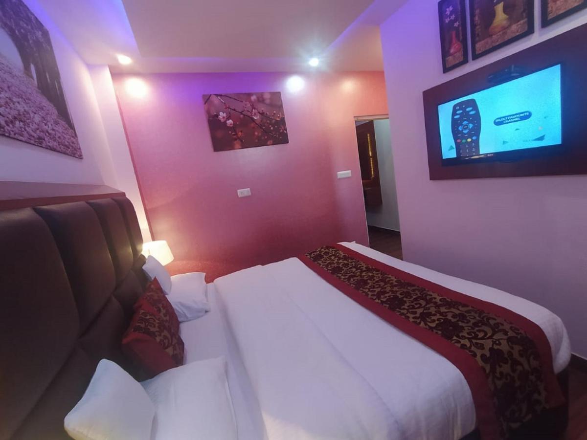 Deluxe Homestay Apartments With Kitchen In 심라 외부 사진